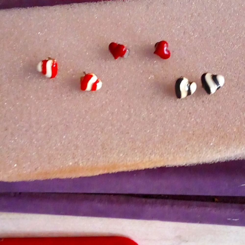 Heart shaped earrings set of 3